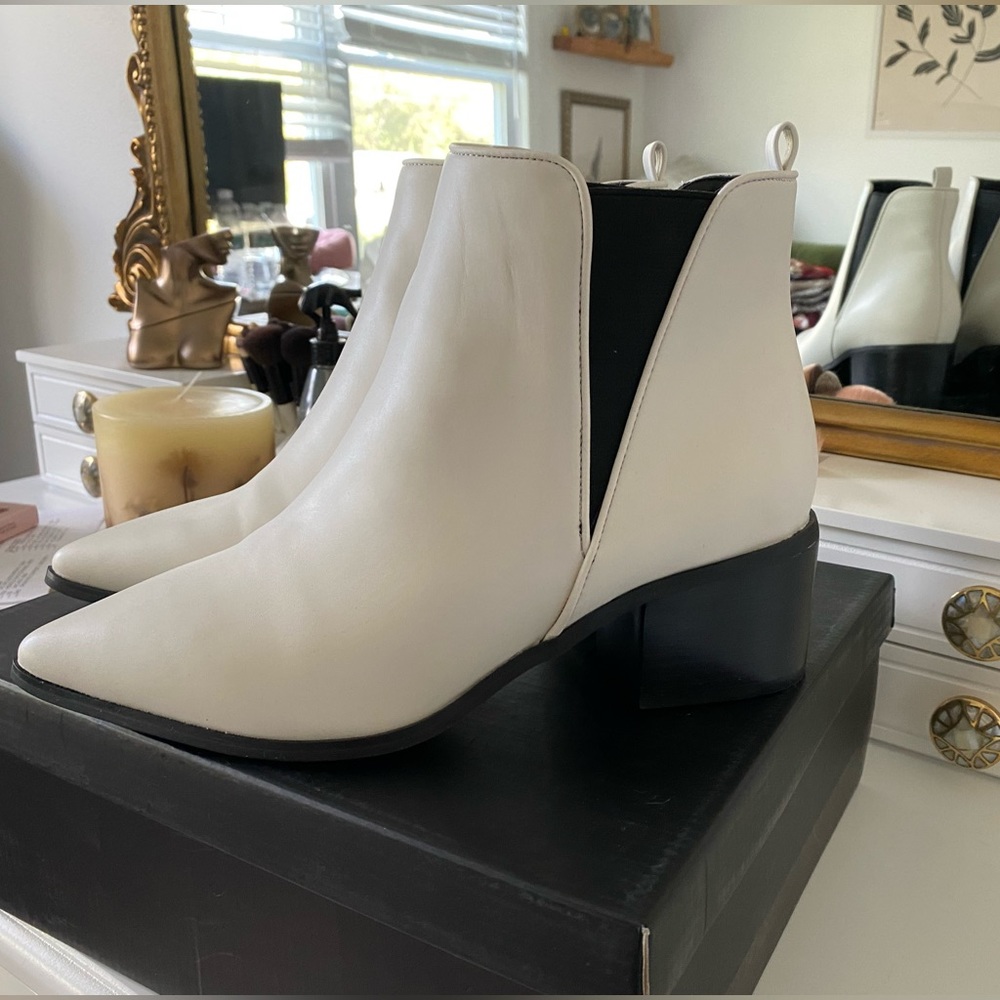 Eloquii Chelsea Boot White with Black Trim Size 9W